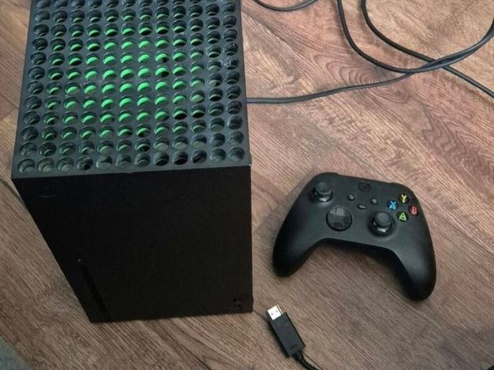 xbox series x 1tb with games (console barely used)