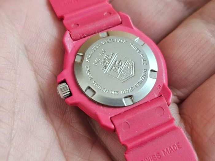 Vintage Swiss Made 1990s Tag Heuer Formula 1 Dark Pink Plastic Lady's Swiss Watch Quartz