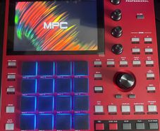Akai MPC One Plus, carry case and desk saver