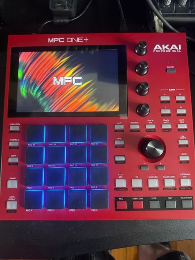 Akai MPC One Plus, carry case and desk saver