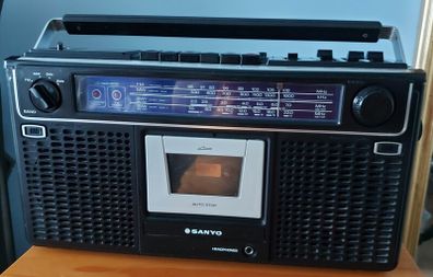 Sanyo M9902K Radio Cassette Recorder, Working and condition good.