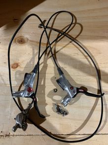 Avid carbon bike hydraulic brakes