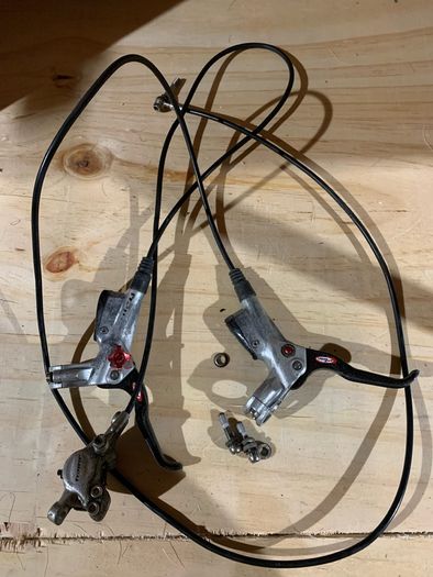 Avid carbon bike hydraulic brakes