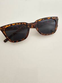 Cat eye tortishell wayfarer sunglasses