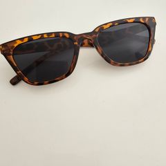 Cat eye tortishell wayfarer sunglasses