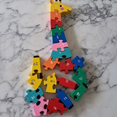 Giraffe wooden piece puzzle