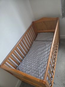 Baby's cot