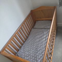 Baby's cot