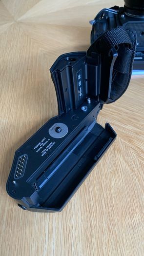 Leica R9 (anthracite finish) with Digital-Modul-R digital back