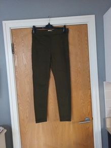 Marks & Spencer Olive Green Jeggins. S.12.  NEW