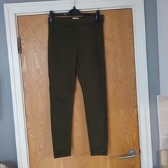 Marks & Spencer Olive Green Jeggins. S.12.  NEW