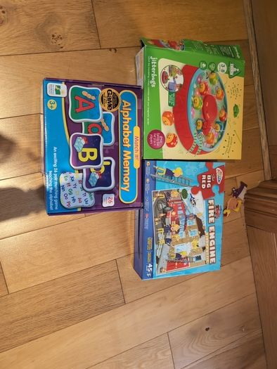 Puzzles/Toys