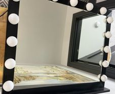 Hollywood mirror