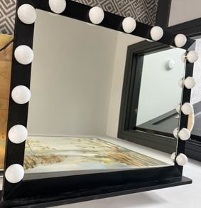 Hollywood mirror