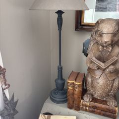 Lamp and. Reading hare