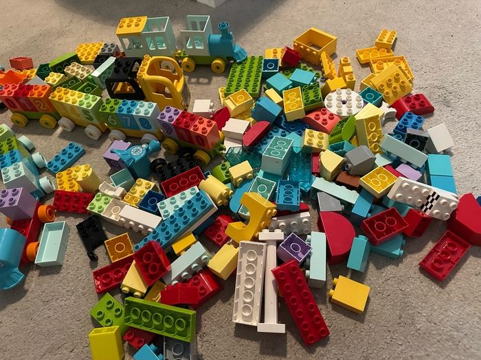 Huge Lego Duplo Joblot / bricks / mini figs / accessories