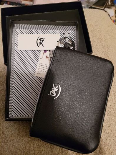 Brand New Izak Ladies Purse in Presentation Box