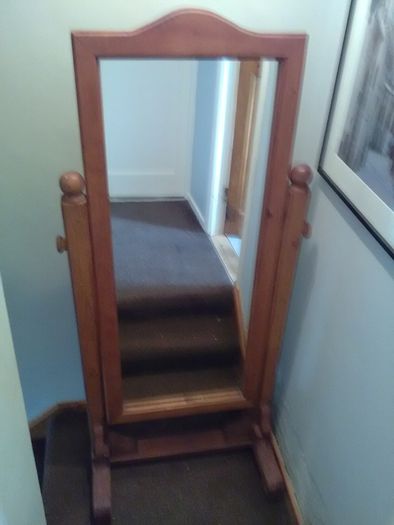 chest of drawers mirror Table