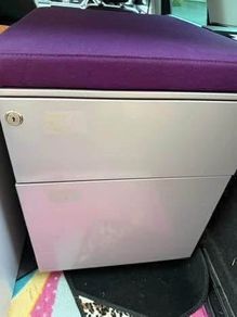 pedestal with cushion