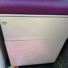 pedestal with cushion