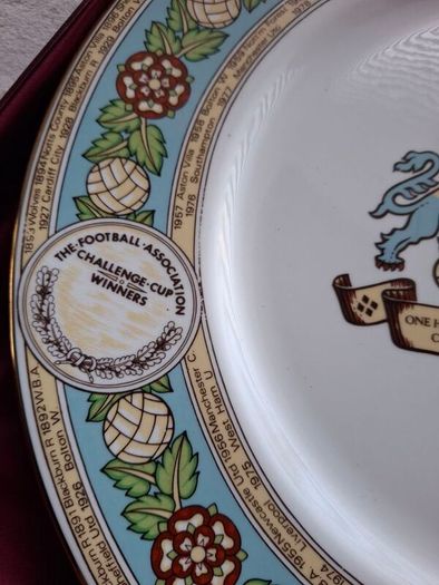 Soccer Fans A Rare !  Vintage Elizbethan Fine BONE China Plate 10.5 ins  100th  Football Final Manchester City  v Tottenham  Hotspur  9th May 1981 Commemorative Lpate Programmes lunches Banquet Details  TEAM winners over the years
