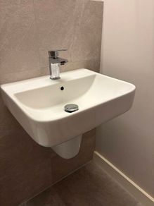 (used) SONAS HORIZON Square 50cm 1TH Wash Basin & Semi Pedestal