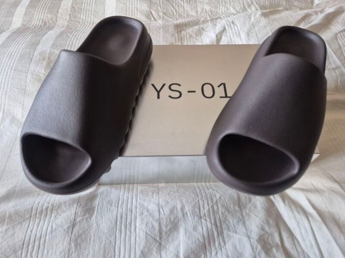 Yeezy Slides Chocolate Colour Size 10