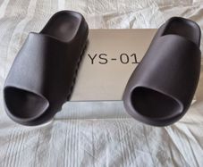 Yeezy Slides Chocolate Colour Size 10