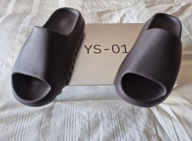 Yeezy Slides Chocolate Colour Size 10