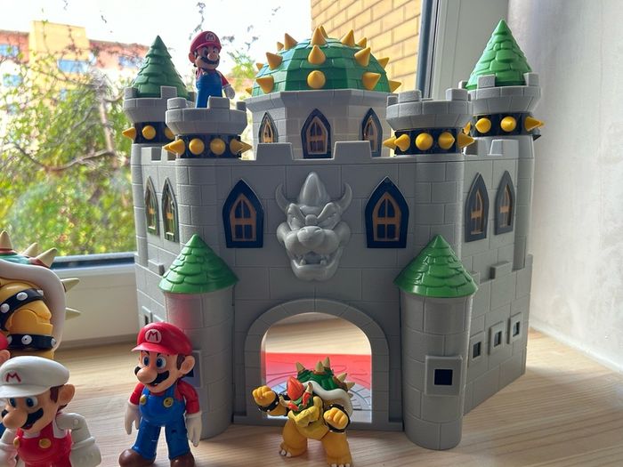 Super Mario Action Figures, Bowser's Castle and Maze Game