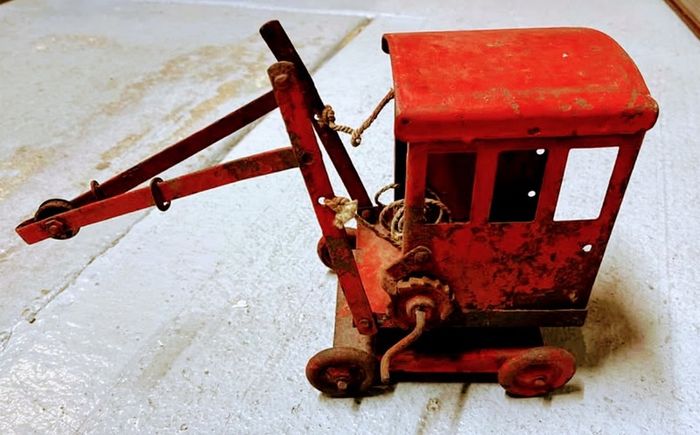 1930's toy Triang metal crane