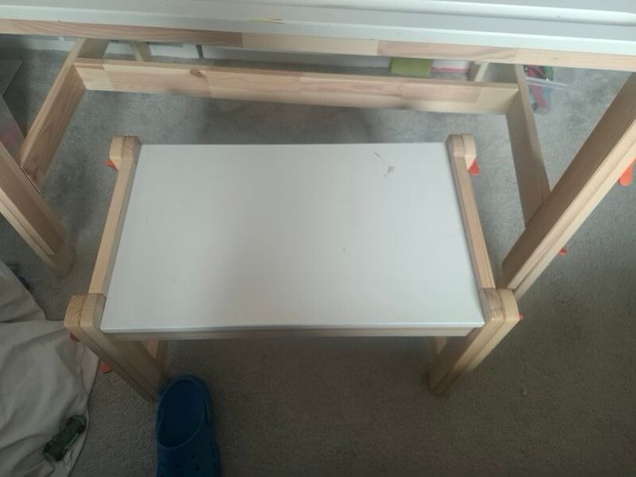 childs desk