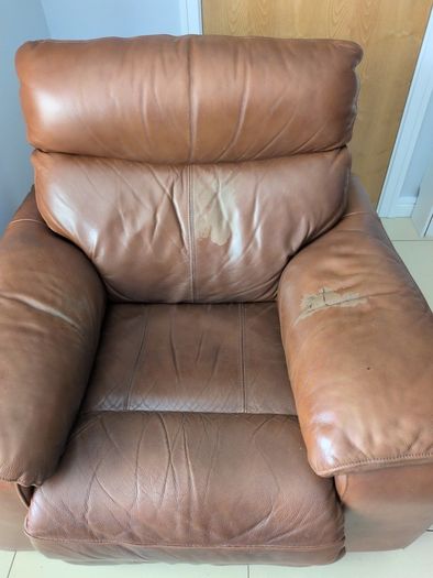 Brown Leather Reclining Chair. (Manual)