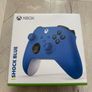 2 xbox controllers Image 2