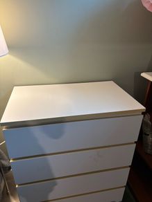 chest of drawes