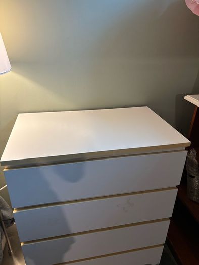 chest of drawes
