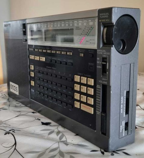 Sony ICF-2001D World Band Radio Tuner Receiver FM LW MW SW, working good.