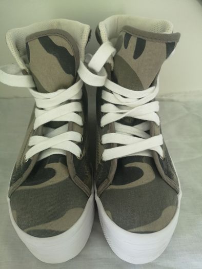 Chunky sole runners