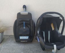 Maxi cosi and base