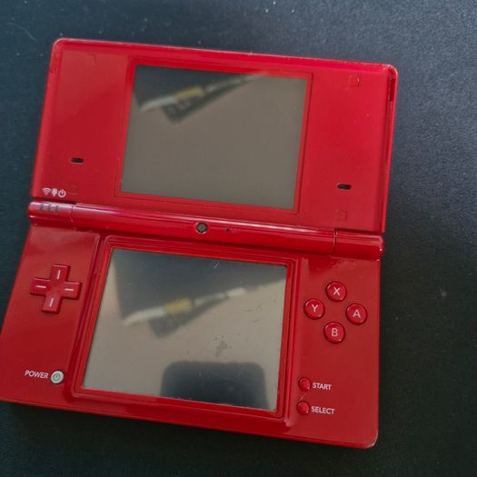 Nintendo DSi Red