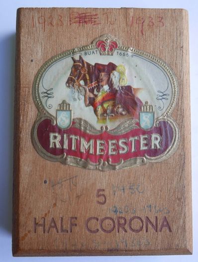 Vintage Half Corona Ritmeester vintage wooden cigar box
