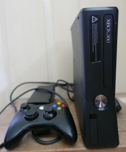 Xbox360 slim 250GB +1Pad
