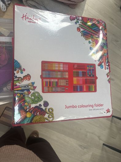 Hanleys coloring folder.