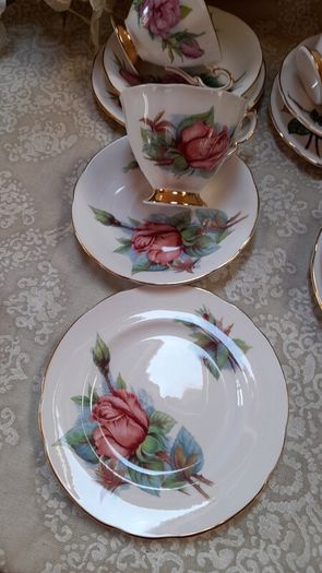Vintage  Paragon "Six World Famous Rose" tea trios