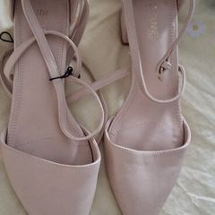 heels new size 4