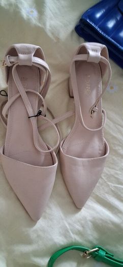 heels new size 4