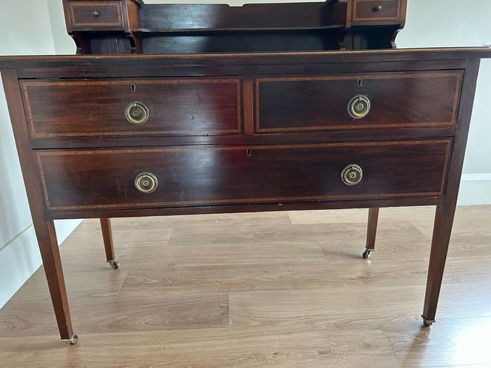 Antique chest of drawers