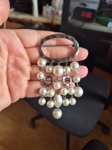 Vintage Brooch Pearls Effect