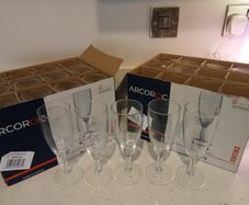 23 Champagne Glasses (145ml)