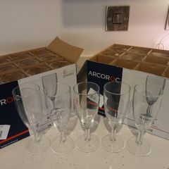 23 Champagne Glasses (145ml)